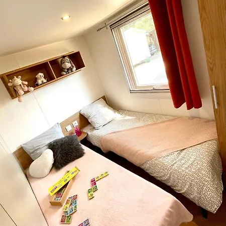 Holiday home Mobil-home Beau Neuf, 4*, A Pied !